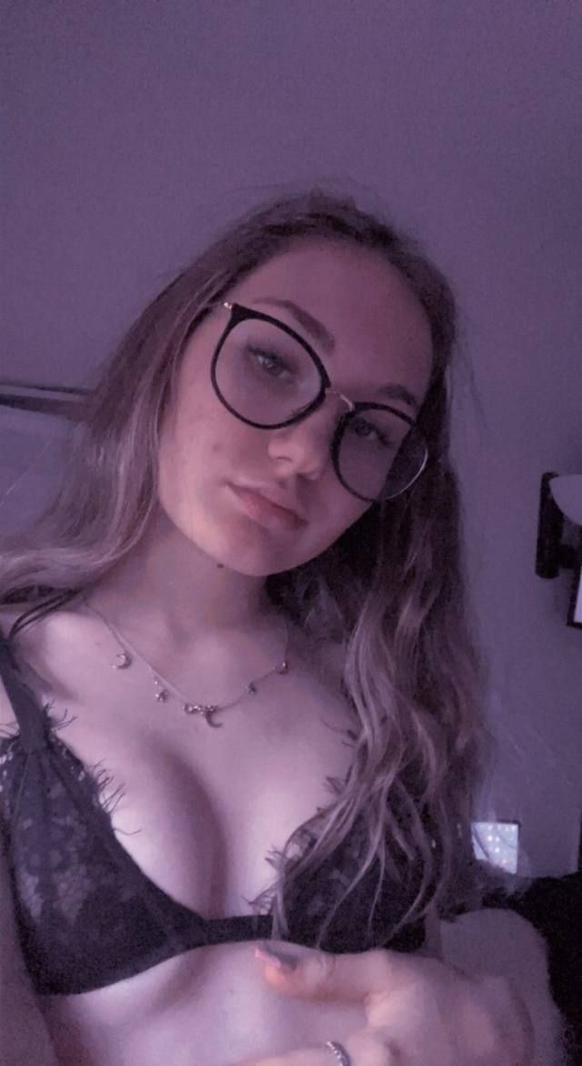 🔥🔥💦💦💦💦❤ I'm flirty😉 sexy😍 && fun🤪 🔥MY ** IS WET🥰COME AND ** ME ❤️Im the ultimate experience. 👑👸🏻White 🍃420 friendly All my pi - Image 2